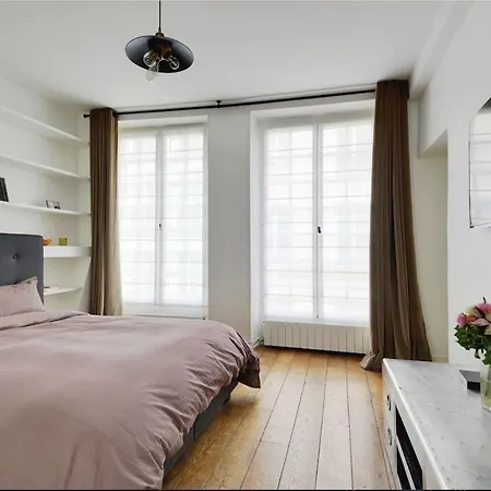 Luxury In Prestigious Le Marais - Location Apartment